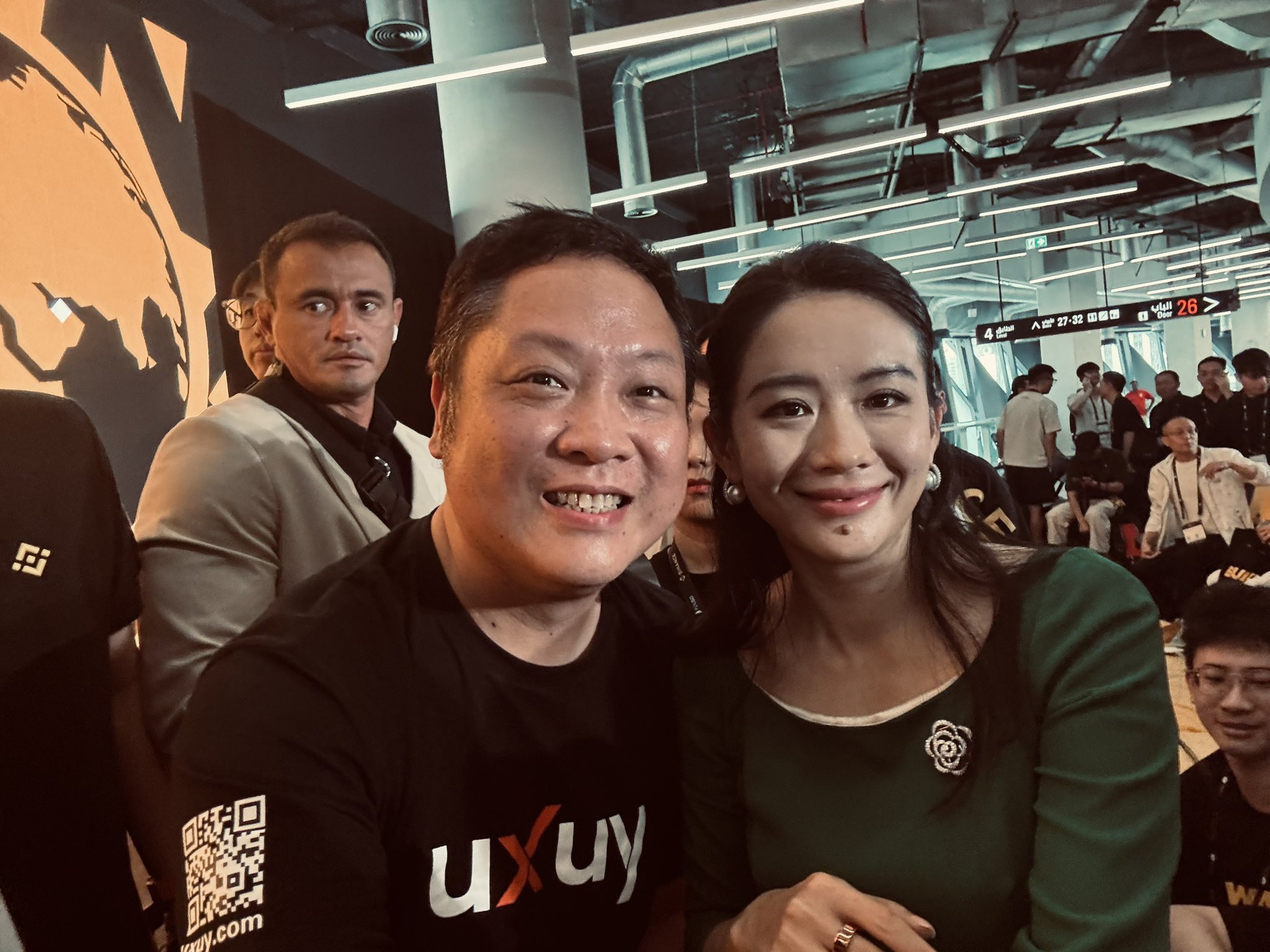 许志宏在 Binance Blockchain Week 与何一合影